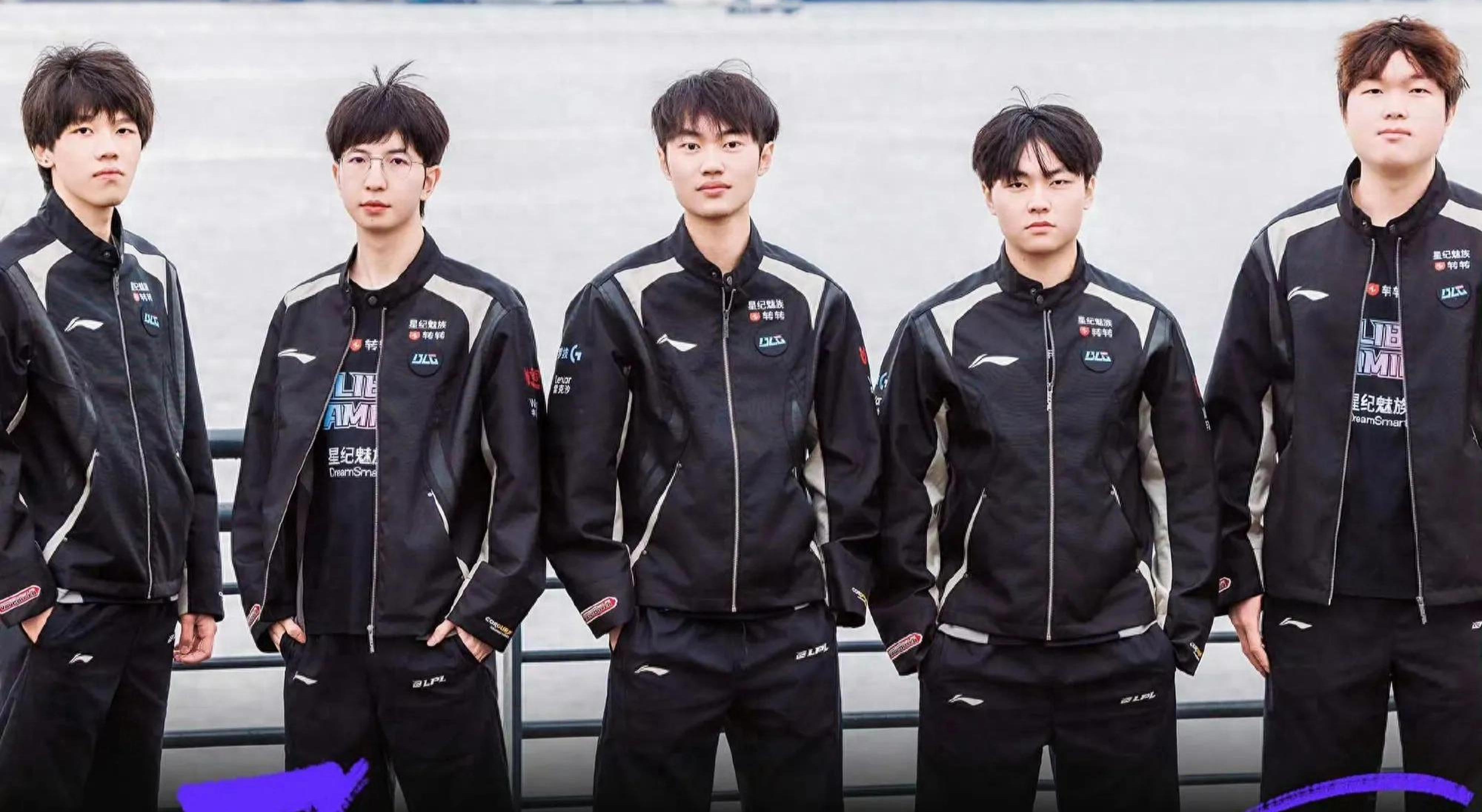 备受外界关 备受外界关